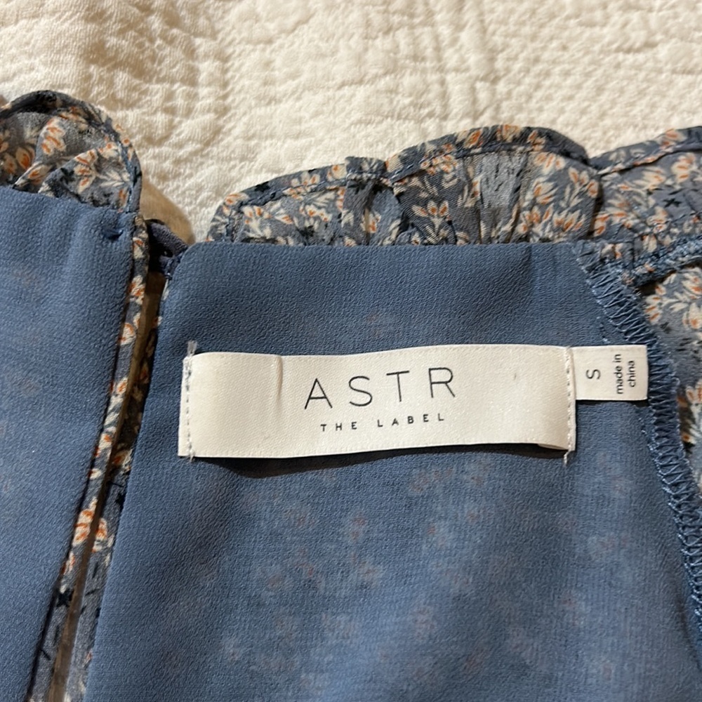 ASTR The Label Floral multi Blue Mini Dress. Small - Picture 10 of 12
